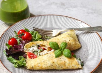 Omelet With Cottage Cheese & Basil
